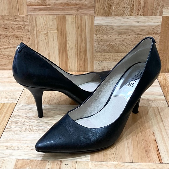 MICHAEL Michael Kors AO13E Black Leather Pointy Toe Classic Pumps Size 8.5M - Picture 1 of 16